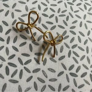 Bow gold earrings